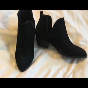 Black faux suede booties womens sz 8.5